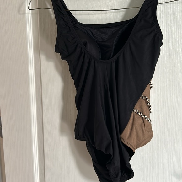 3-1 piece swimsuits, one new with tags , 2 used . - Picture 8 of 8